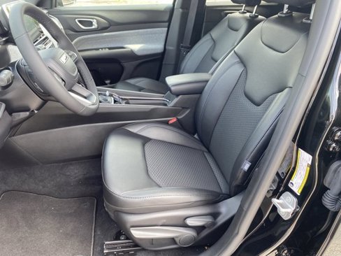 New 2025 Jeep Compass Latitude image 9
