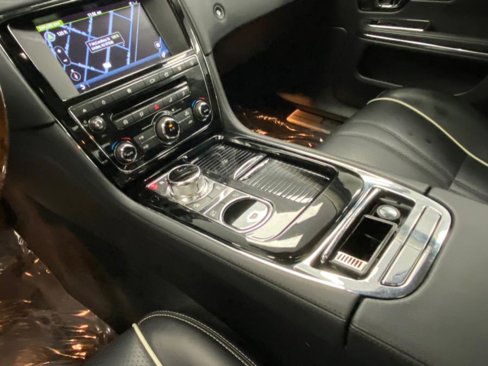 Used 2017 Jaguar XJ R-Sport image 29