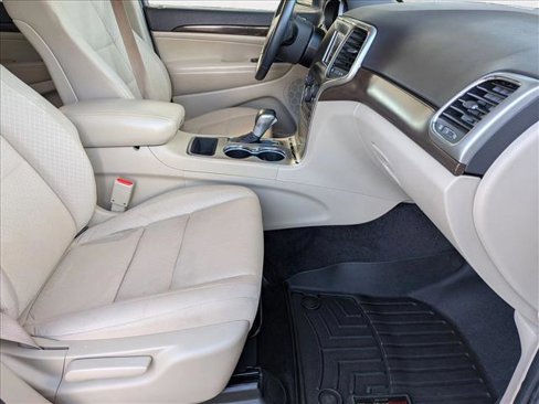 Used 2018 Jeep Grand Cherokee Laredo image 19