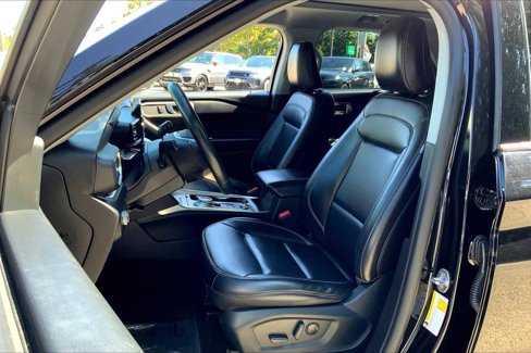Used 2021 Ford Explorer XLT w/ Equipment Group 202A image 8