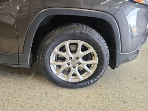 Used 2014 Jeep Cherokee Latitude image 9