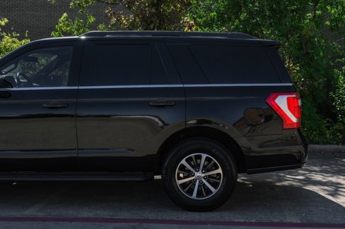 Used 2018 Ford Expedition XLT image 17