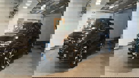 Certified 2025 Volvo XC40 B5 Plus image 1