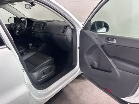 Used 2017 Volkswagen Tiguan Sport image 10