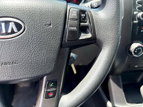Used 2011 Kia Sorento LX w/ Convenience Pkg image 17
