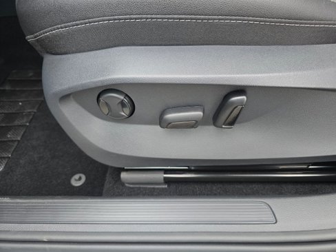 New 2025 Volkswagen Taos SE image 26