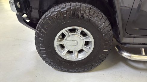 Used 2005 HUMMER H2 w/ Preferred Equipment Group image 25