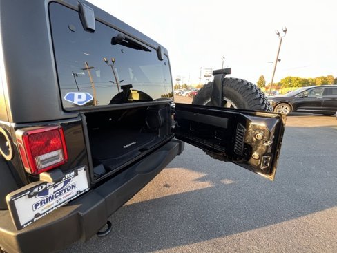 Used 2013 Jeep Wrangler Unlimited Rubicon w/ Dual Top Group image 34