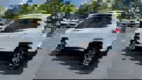 Used 2019 Jeep Cherokee Latitude Plus image 6
