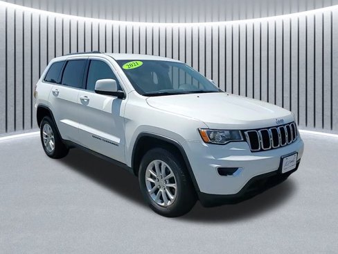 Used 2021 Jeep Grand Cherokee Laredo w/ Security & Convenience Group image 2