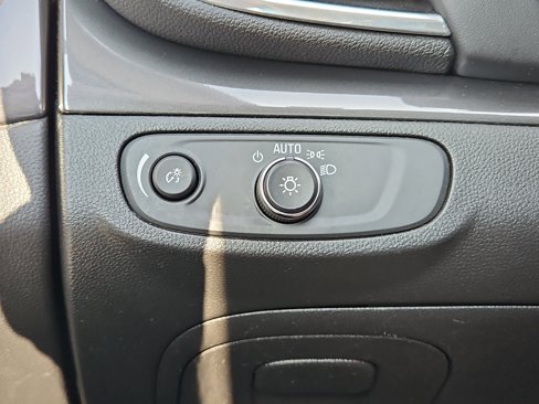 Used 2020 Buick Encore Preferred image 37