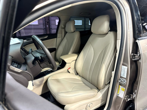 Used 2019 Lincoln MKC Premiere image 9