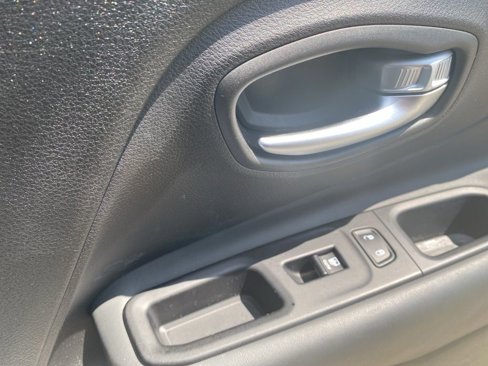 Used 2022 Jeep Renegade Latitude w/ Convenience Group image 12