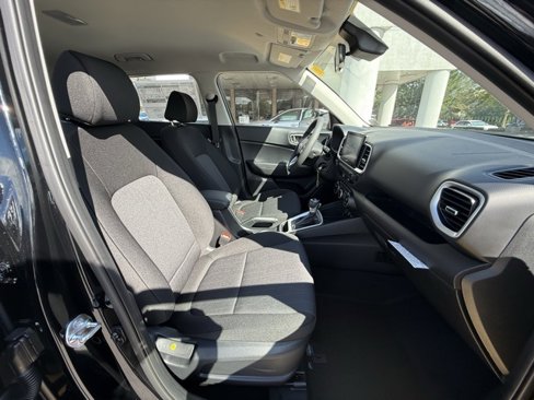 New 2025 Hyundai Venue SE image 15
