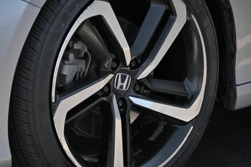 Used 2019 Honda Accord Sport image 3