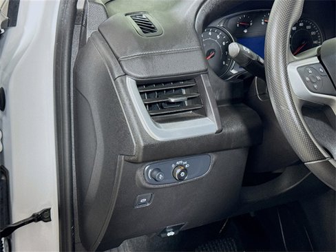 Used 2024 GMC Terrain SLE image 8