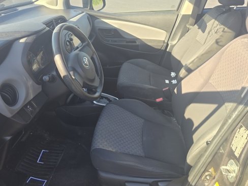 Used 2015 Toyota Yaris L image 8
