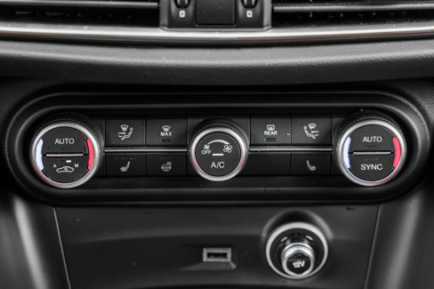 Used 2024 Alfa Romeo Stelvio Veloce image 12