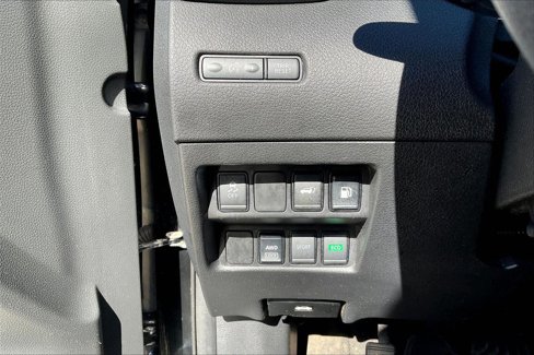 Used 2018 Nissan Rogue SV image 32