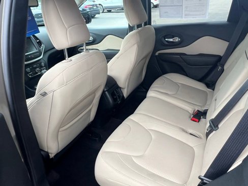 Used 2016 Jeep Cherokee Latitude w/ Safety/Convenience Group image 17