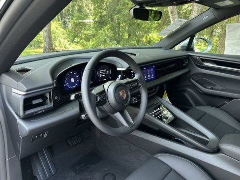 New 2025 Porsche Macan Electric image 12