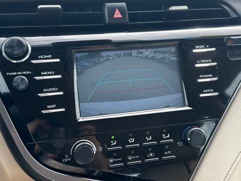 Used 2019 Toyota Camry LE image 5