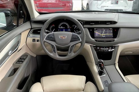 Used 2017 Cadillac XT5 Luxury w/ Driver Awareness Package image 6