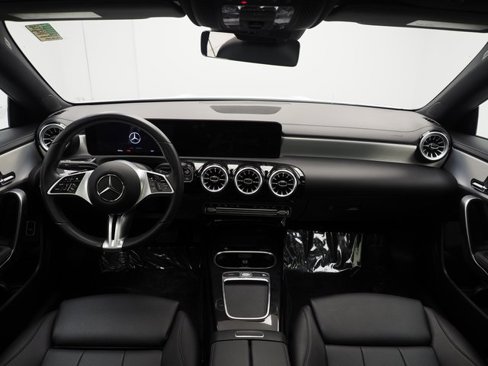Used 2025 Mercedes-Benz CLA 250 image 23