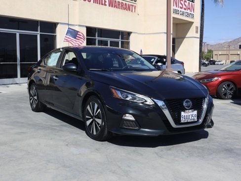 Used 2021 Nissan Altima 2.5 SV image 2