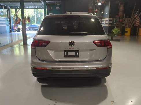 Used 2022 Volkswagen Tiguan SE image 9