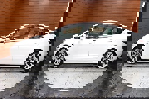 Used 2022 Tesla Model 3 Standard Range image 8