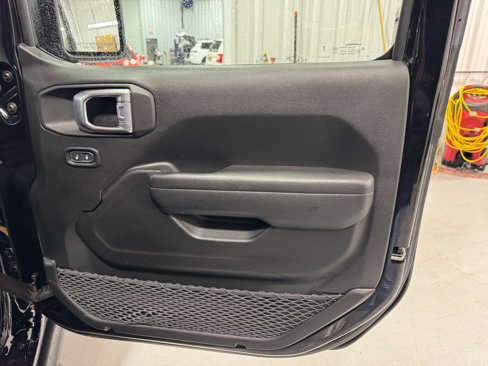 Used 2023 Jeep Wrangler Sport S image 19