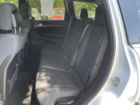 Used 2020 Jeep Grand Cherokee Laredo image 24