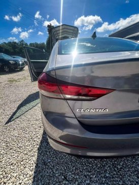 Used 2017 Hyundai Elantra SE image 35
