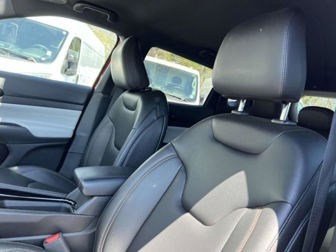 Used 2024 Jeep Compass Limited image 8