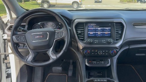 Used 2022 GMC Acadia AT4 w/ Technology Package image 10
