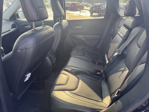 Used 2019 Jeep Cherokee Limited image 9
