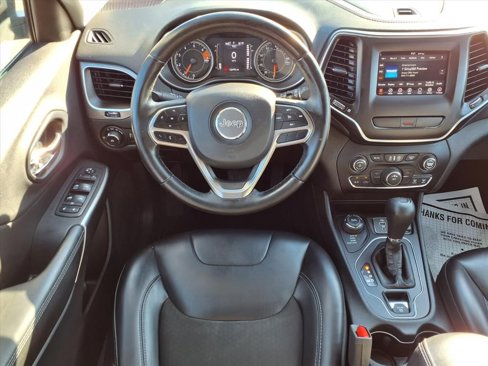 Used 2019 Jeep Cherokee Latitude Plus image 3