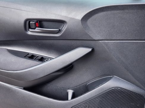 Used 2022 Toyota Corolla LE image 7