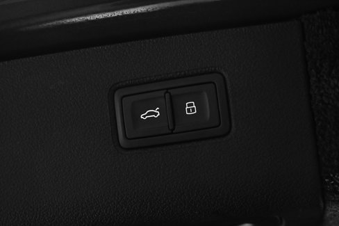 Used 2022 Bentley Bentayga image 12