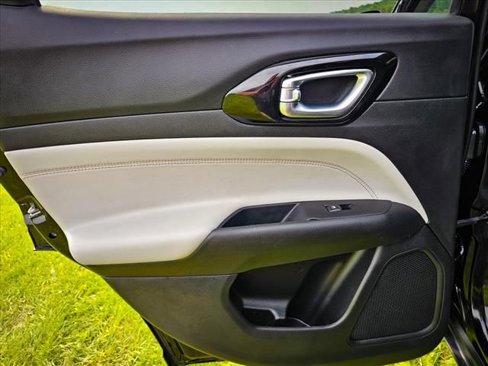 Certified 2022 Jeep Compass Limited image 30