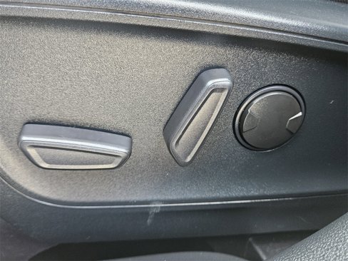 Used 2020 Ford Escape SE image 24