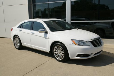 Used 2013 Chrysler 200 Limited w/ Sun/Sound Group image 2