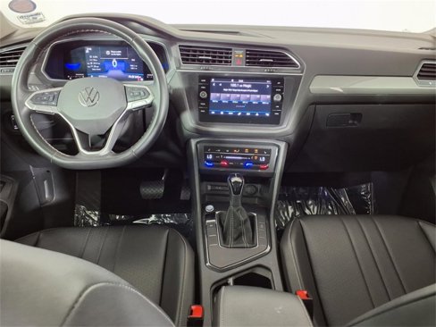 Used 2022 Volkswagen Tiguan SE image 13
