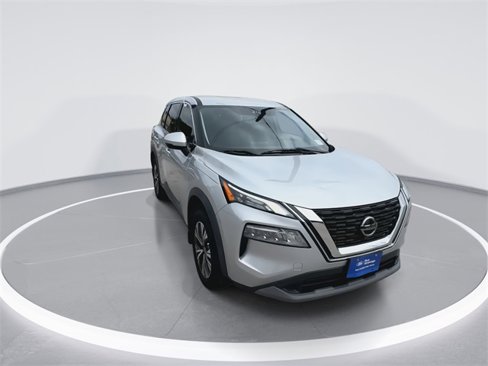 Used 2021 Nissan Rogue SV image 2