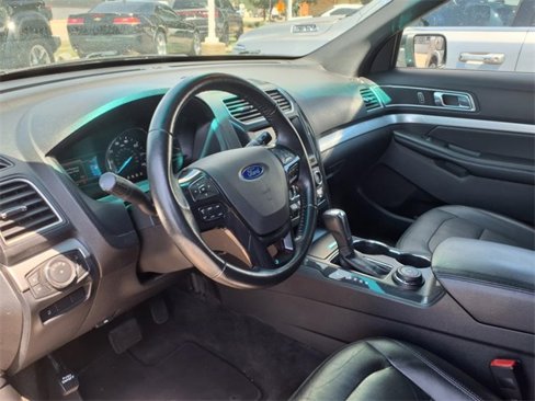 Used 2016 Ford Explorer XLT w/ Equipment Group 202A image 8
