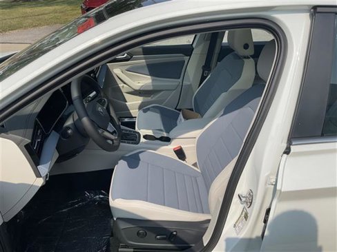 New 2025 Volkswagen Jetta SE image 5