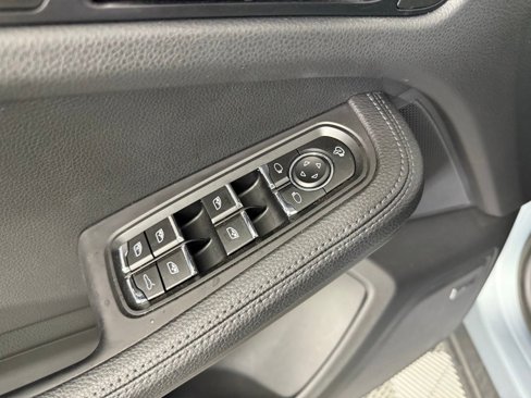 Certified 2024 Porsche Macan image 25