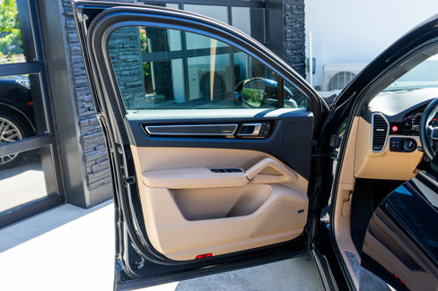 Used 2022 Porsche Cayenne S image 17