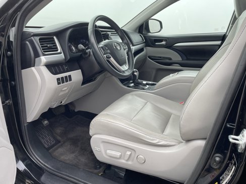 Used 2016 Toyota Highlander XLE image 4